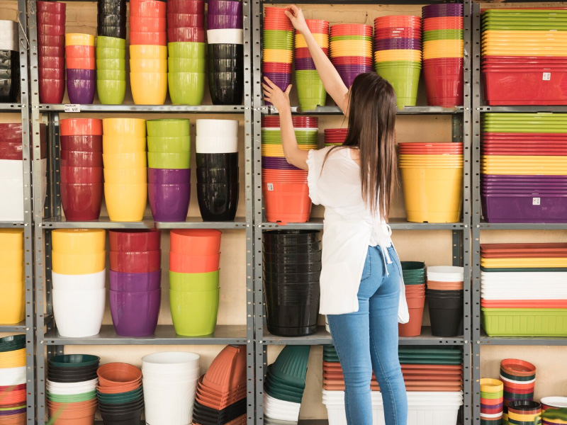 Household plastics and houseware wholesale goods